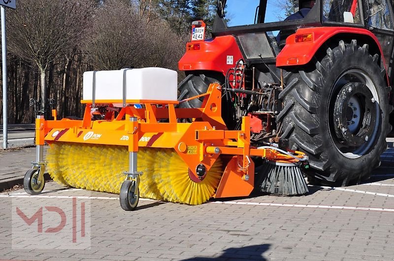 Kehrmaschine of the type MD Landmaschinen PO Kehrmaschine 2,0m, Neumaschine in Zeven (Picture 3)