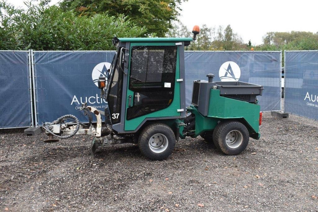 Kehrmaschine des Typs Nimos DM-TRAC-204C, Gebrauchtmaschine in Antwerpen (Bild 1)