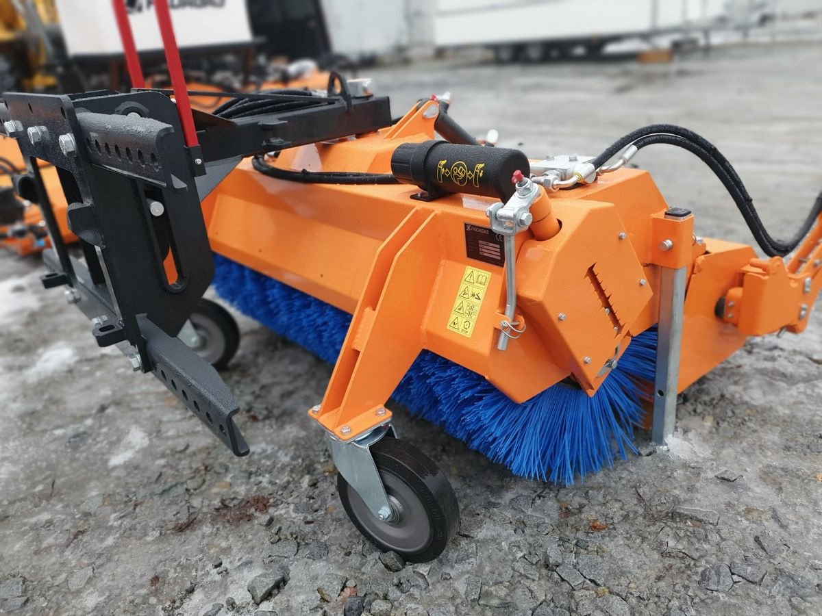 Kehrmaschine of the type Padagas FOX H Kehrmaschine Hoflader Radlader Traktor, Neumaschine in Aigen-Schlägl (Picture 14)