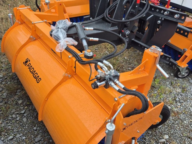 Kehrmaschine del tipo Padagas PI KEHRMASCHINE Hoflader Radlader Traktor, Neumaschine In Aigen-Schlägl