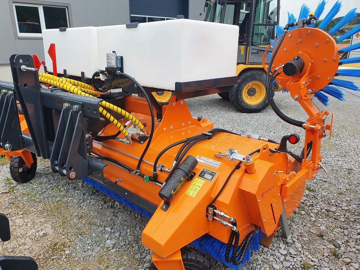 Kehrmaschine of the type Padagas PROFI H KEHRMASCHINE Radlader Liebherr Bema Tuch, Neumaschine in Aigen-Schlägl (Picture 3)