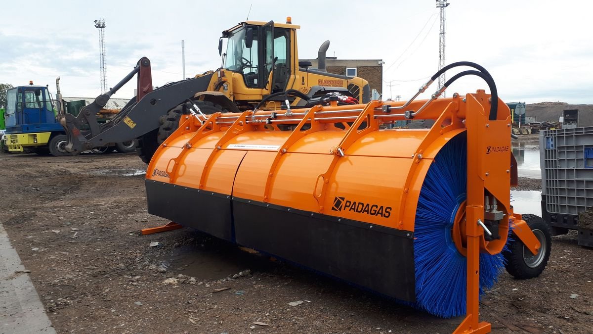 Kehrmaschine of the type Padagas SHARK H KEHRMASCHINE Traktor Bema Tuchel Radlade, Neumaschine in Aigen-Schlägl (Picture 7)