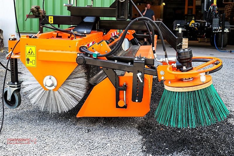 Kehrmaschine van het type PRONAR ZM 2000, Neumaschine in Ostheim/Rhön (Foto 8)