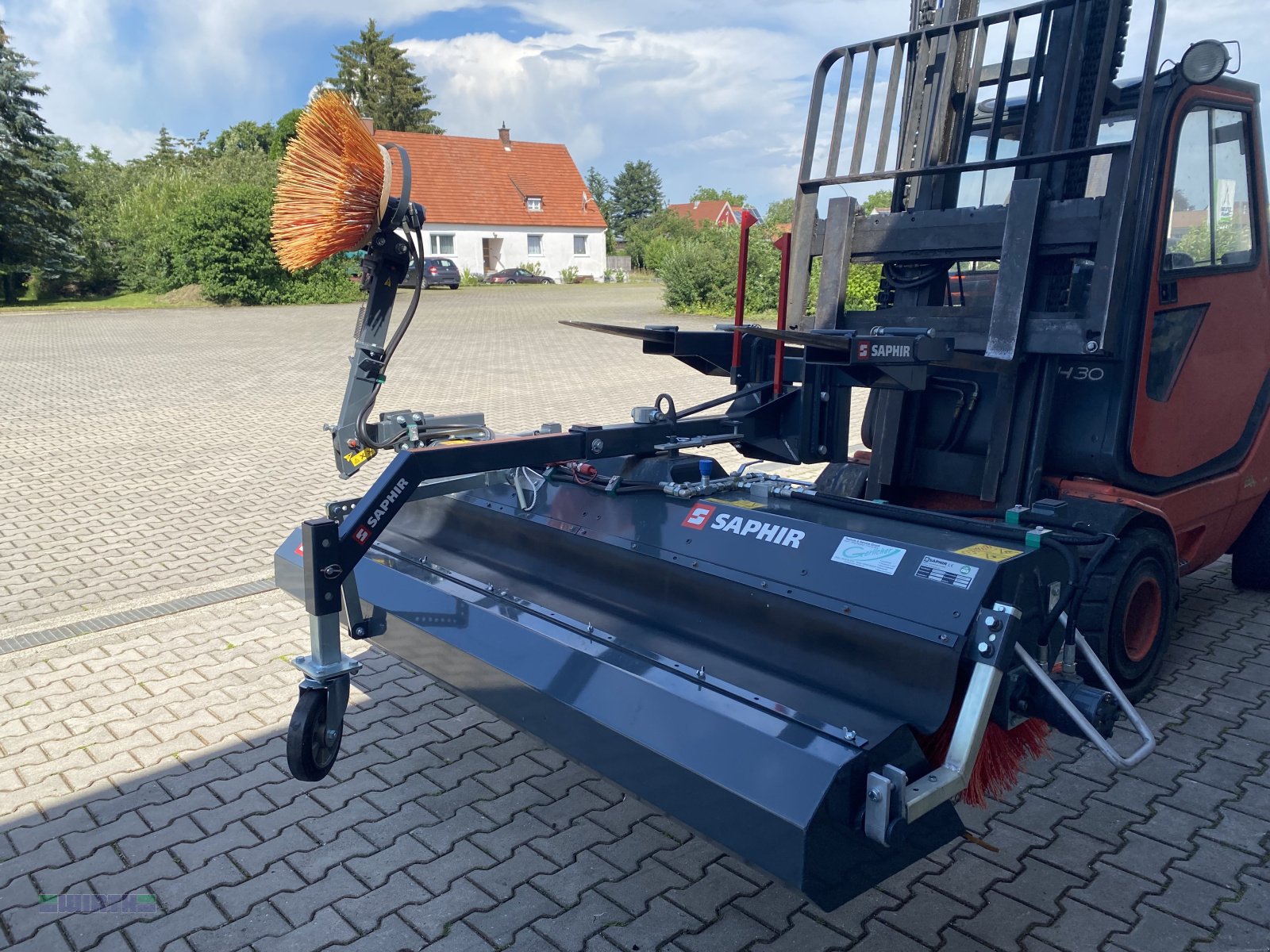 Kehrmaschine typu Saphir 231 Kehrmaschine mit Sammelbehälter passend für Stapler, Teleskoplader, Hoflader und Schlepper mit Palettengabel, Neumaschine v Buchdorf (Obrázok 1)