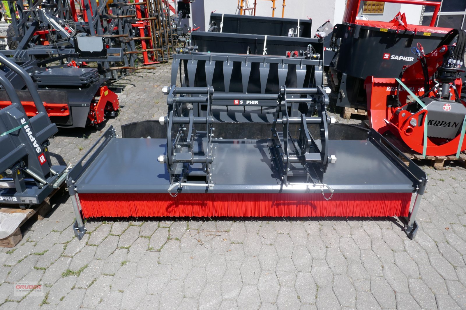 Kehrmaschine du type Saphir KB 25 Kehrbesen 2,50 m, Neumaschine en Dorfen (Photo 8)