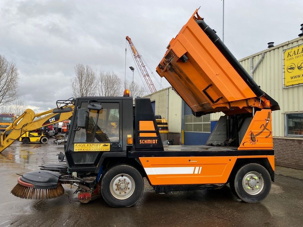 Kehrmaschine Türe ait Schmidt SK4000 Street Vacuum Cleaner Sweeper Good Working, Gebrauchtmaschine içinde 'S-Hertogenbosch (resim 11)