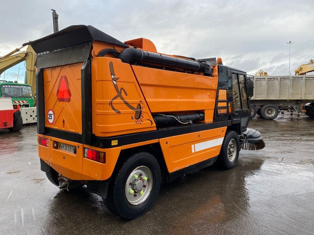 Kehrmaschine Türe ait Schmidt SK4000 Street Vacuum Cleaner Sweeper Good Working, Gebrauchtmaschine içinde 'S-Hertogenbosch (resim 7)