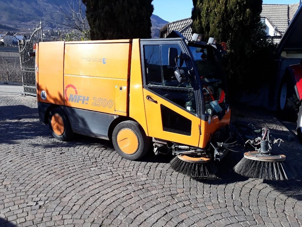 Kehrmaschine van het type Sonstige 2500 - GA869, Gebrauchtmaschine in Eppan (BZ) (Foto 1)