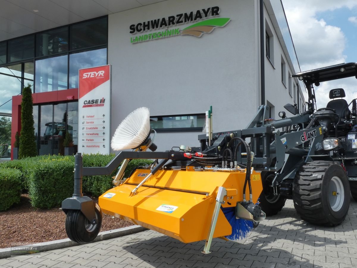 Kehrmaschine del tipo Sonstige Giant Kehrmaschine 1550, Neumaschine In Aurolzmünster (Immagine 1)