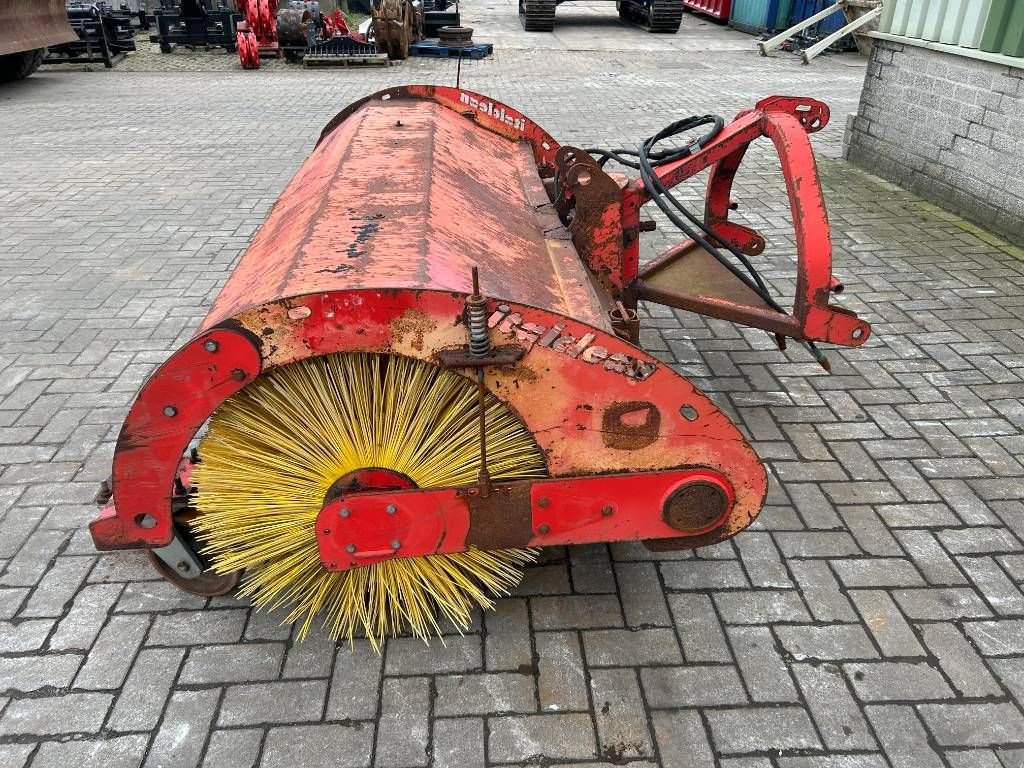 Kehrmaschine van het type Sonstige Italclean Veegmachines, Gebrauchtmaschine in Roosendaal (Foto 4)