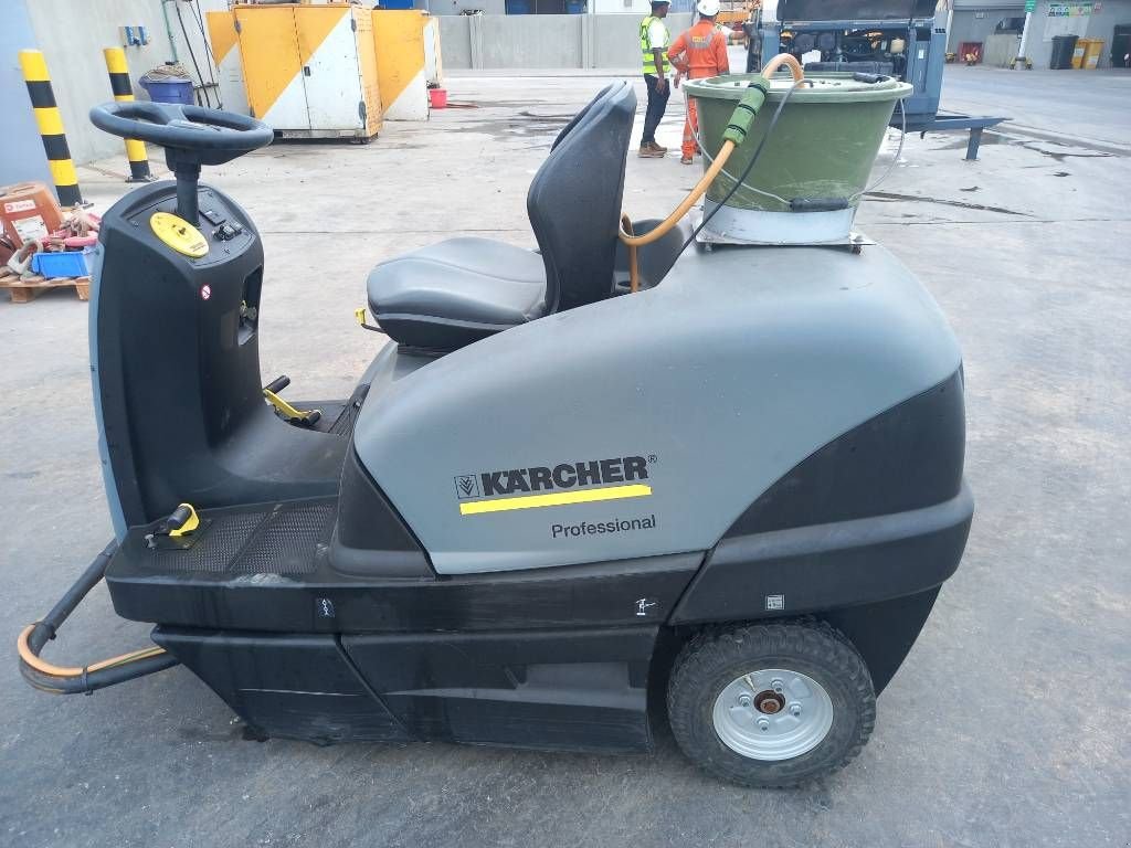 Kehrmaschine a típus Sonstige K&auml;rcher KM 100/100 R D (Abu Dhabi), Gebrauchtmaschine ekkor: Stabroek (Kép 1)