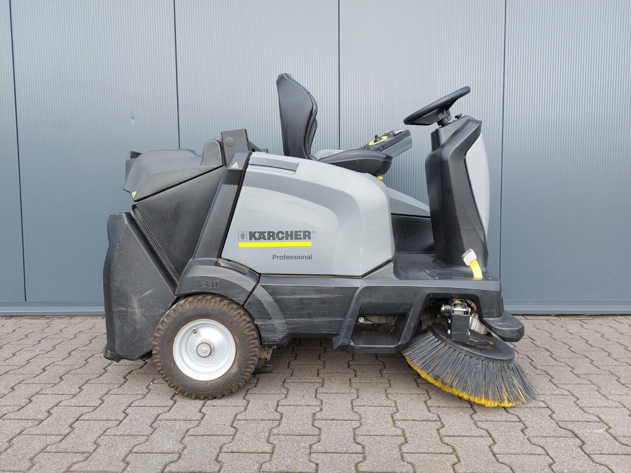 Kehrmaschine du type Sonstige K&auml;rcher KM 105/100 R BP, Gebrauchtmaschine en Barneveld (Photo 1)