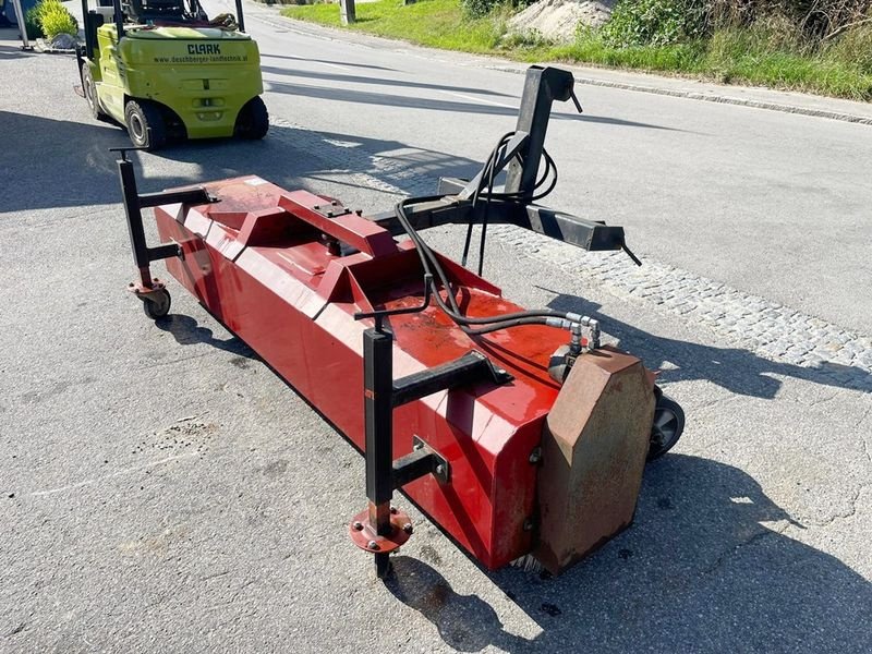 Kehrmaschine du type Sonstige Kehrmaschine 2,40 m, Gebrauchtmaschine en St. Marienkirchen (Photo 1)