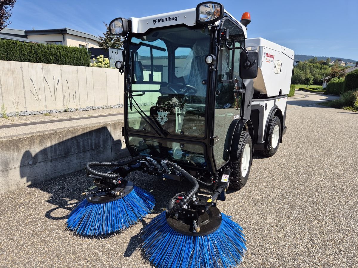 Kehrmaschine van het type Sonstige MULTIHOG CV 350 Kehrmaschine Geräteträger Winter, Neumaschine in Aigen-Schlägl (Foto 15)