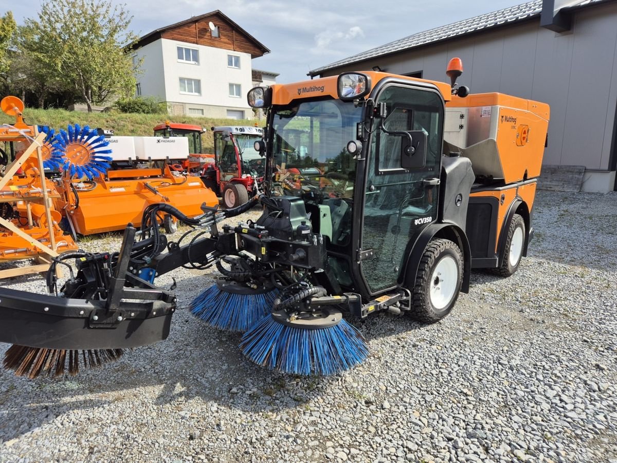 Kehrmaschine of the type Sonstige MULTIHOG CV 350 Kehrmaschine Geräteträger Winter, Neumaschine in Aigen-Schlägl (Picture 3)