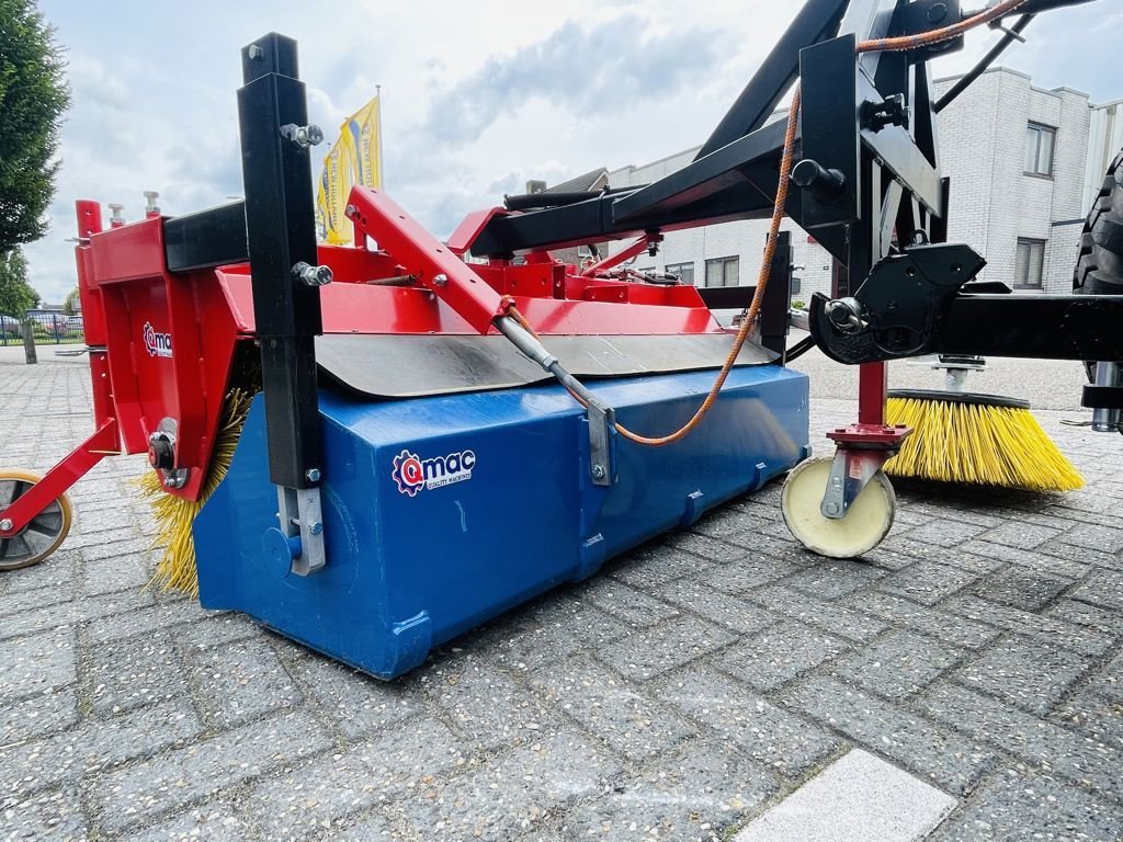 Kehrmaschine des Typs Sonstige Qmac QMAC 150 Veegmachine met hydr zijborstel, Gebrauchtmaschine in BOEKEL (Bild 3)