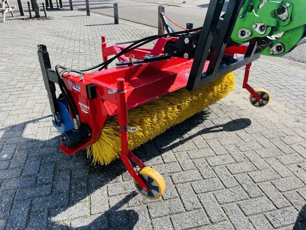 Kehrmaschine typu Sonstige Qmac Veegmachine 1.50 met parallel shovel, Gebrauchtmaschine w BOEKEL (Zdjęcie 3)