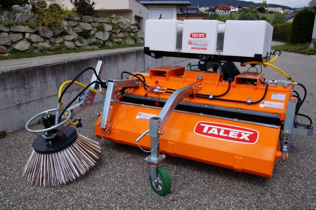 Kehrmaschine des Typs Talex KEHRMASCHINE TRAKTOR HOFLADER RADLADER NEU, Neumaschine in Aigen-Schlägl (Bild 1)