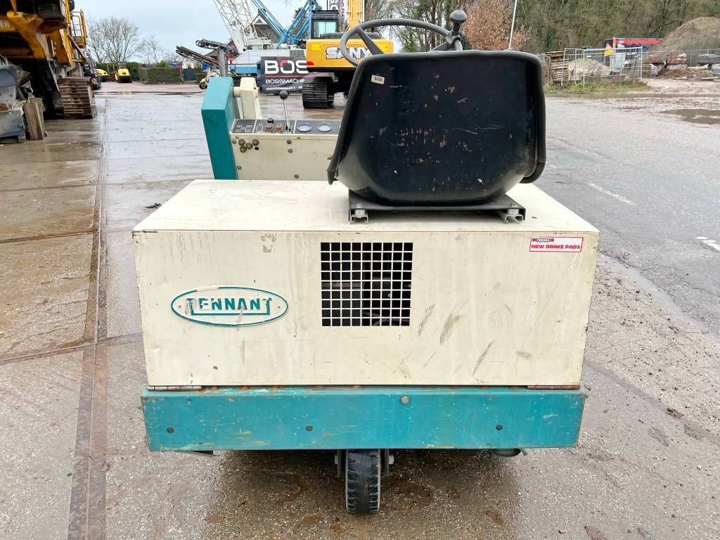 Kehrmaschine του τύπου Tennant 215E Sweeper - Good Working Condition, Gebrauchtmaschine σε Veldhoven (Φωτογραφία 4)