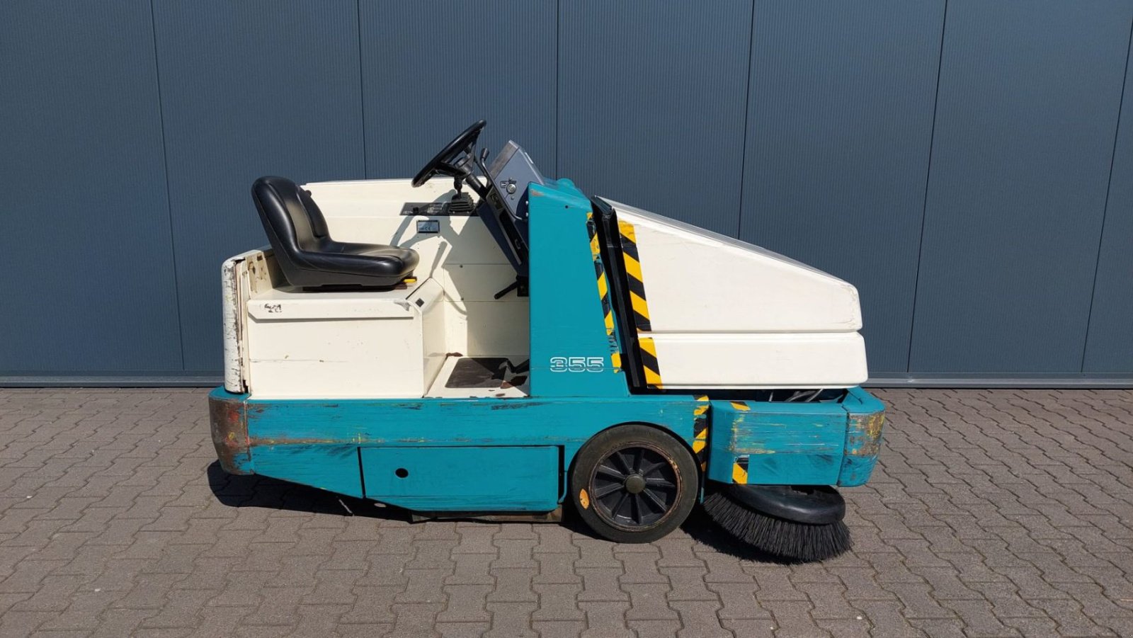 Kehrmaschine tipa Tennant 355 Diesel, Gebrauchtmaschine u Barneveld (Slika 2)