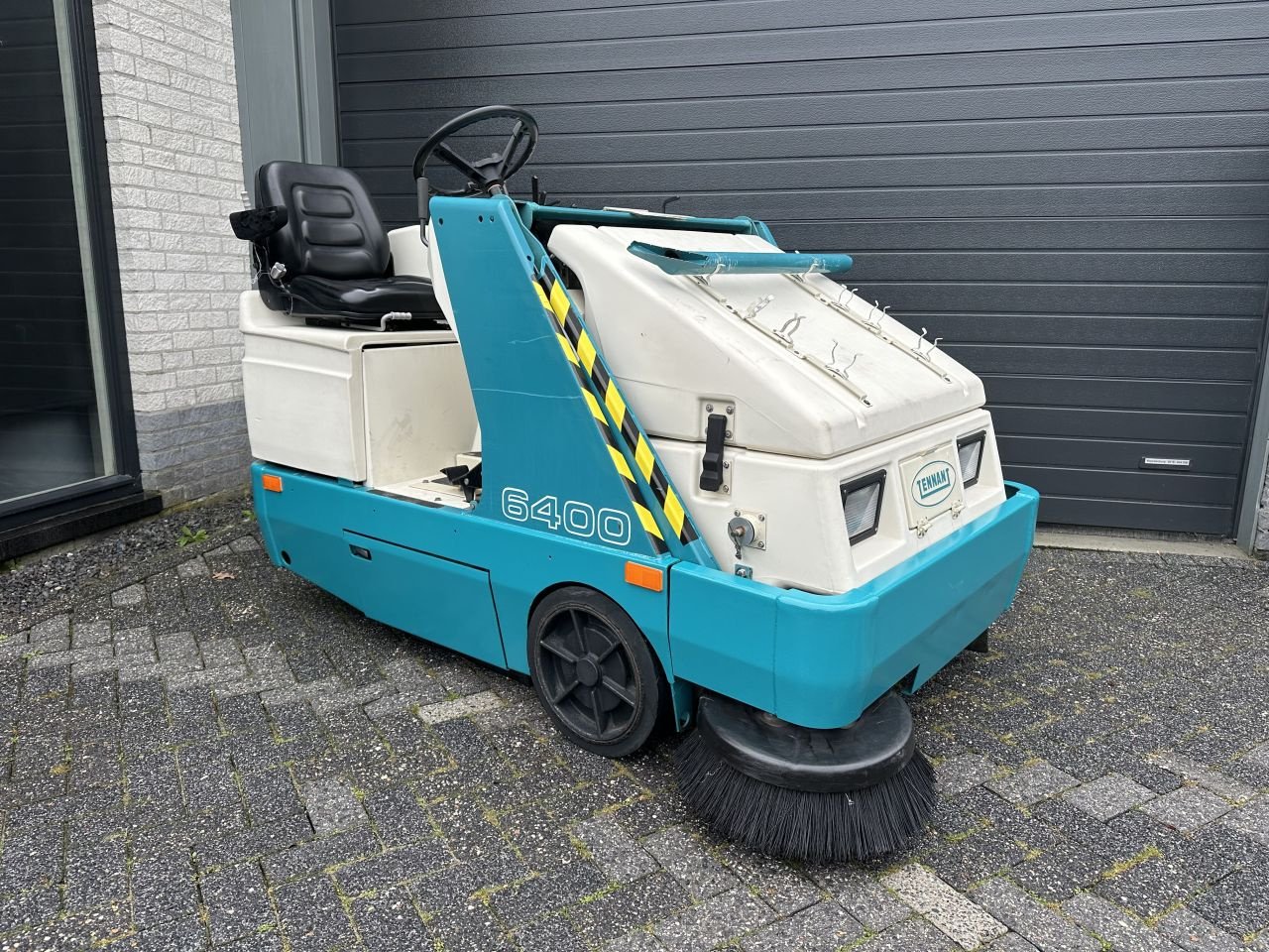 Kehrmaschine van het type Tennant 6400, Gebrauchtmaschine in Oirschot (Foto 5)