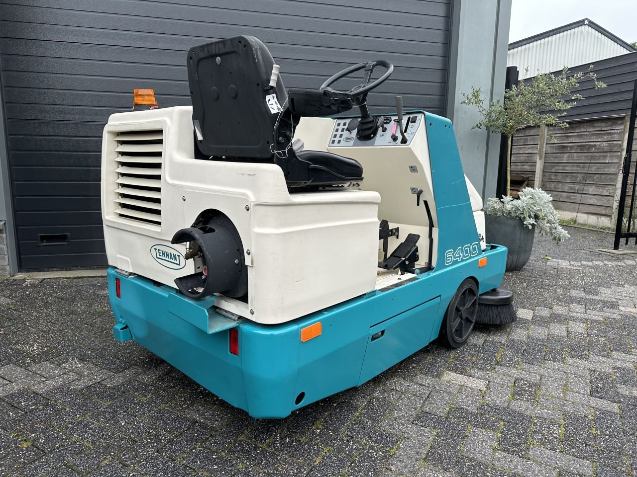 Kehrmaschine tip Tennant 6400, Gebrauchtmaschine in Oirschot (Poză 4)