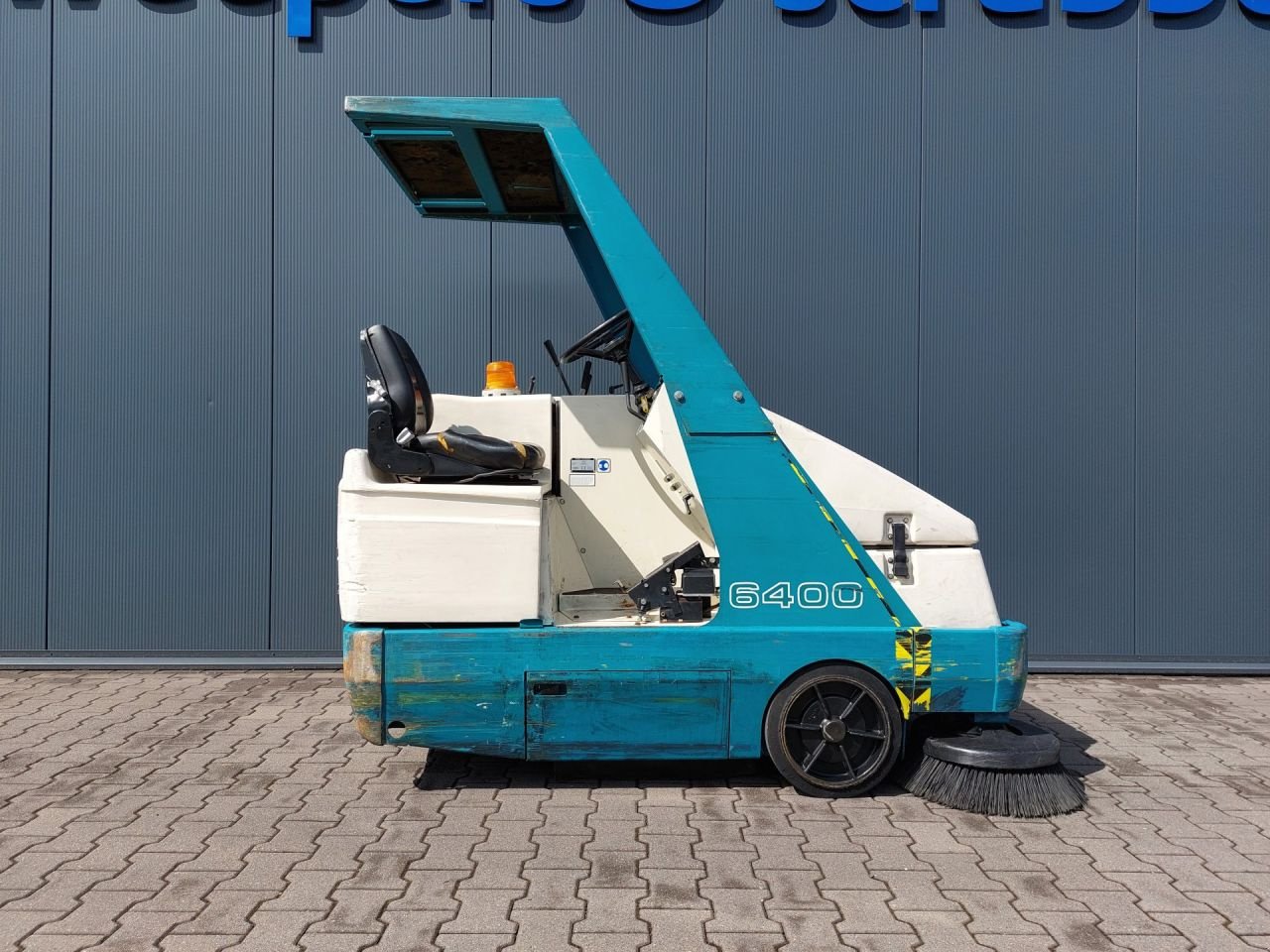 Kehrmaschine del tipo Tennant 6400, Gebrauchtmaschine en Barneveld (Imagen 2)