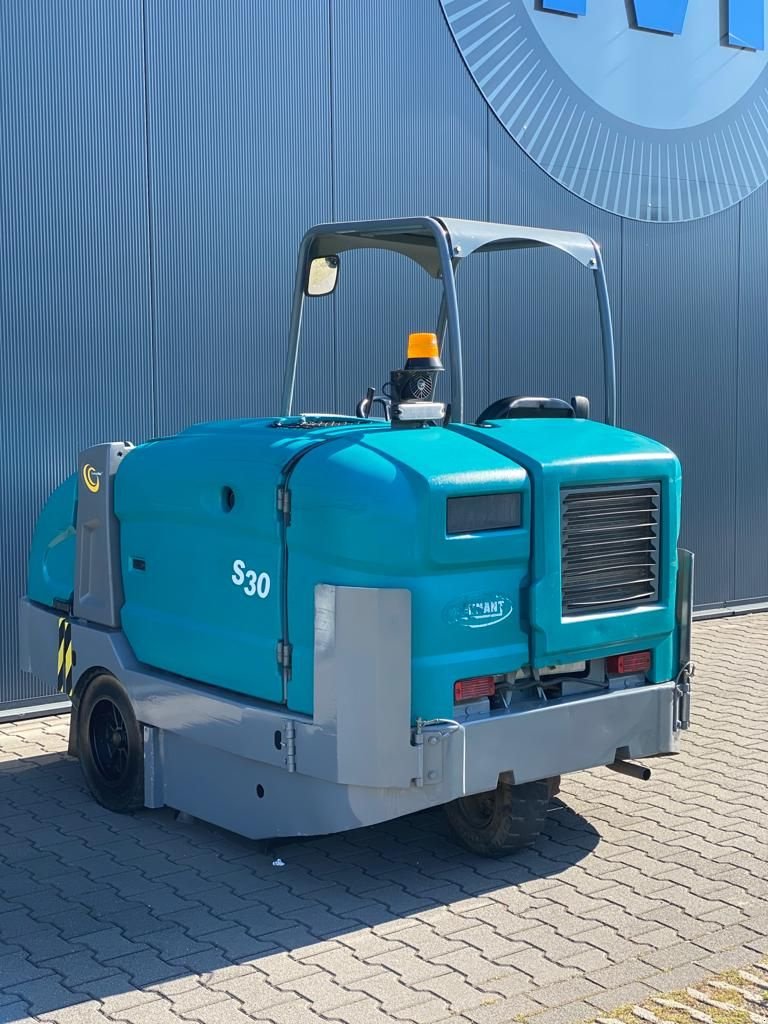 Kehrmaschine del tipo Tennant S30 LPG, Gebrauchtmaschine In Barneveld (Immagine 4)