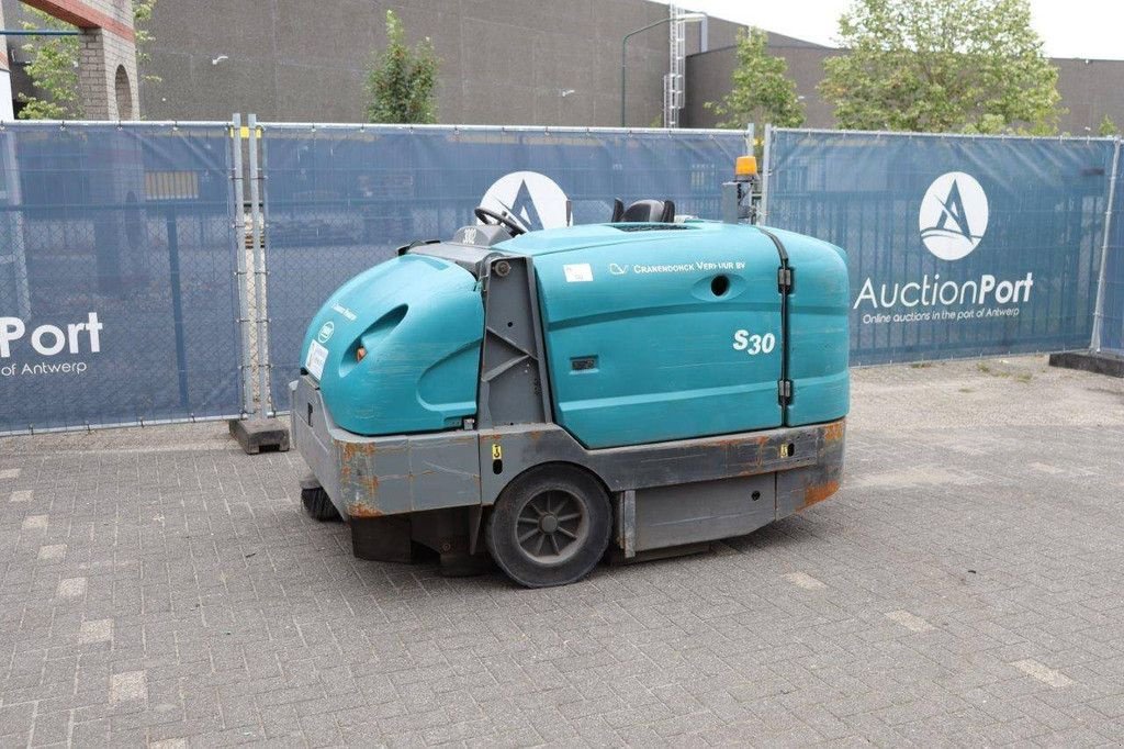 Kehrmaschine des Typs Tennant S30, Gebrauchtmaschine in Antwerpen (Bild 1)