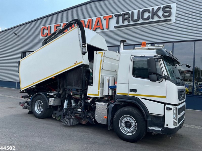 Kehrmaschine typu Volvo FM 330 Beam 8000 met zuigbalk Just 167.443 km!, Gebrauchtmaschine v ANDELST