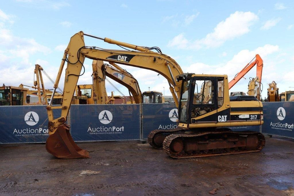 Kettenbagger des Typs Caterpillar 317, Gebrauchtmaschine in Antwerpen (Bild 1)