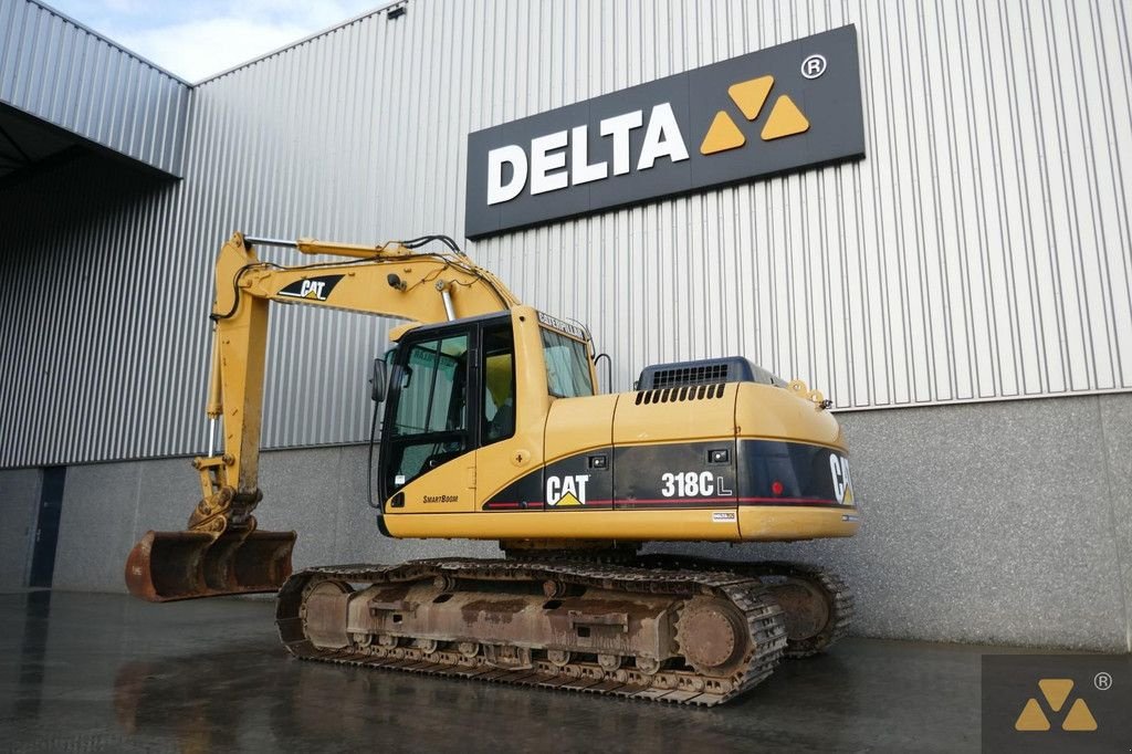 Kettenbagger du type Caterpillar 318CL, Gebrauchtmaschine en Zevenbergen (Photo 4)