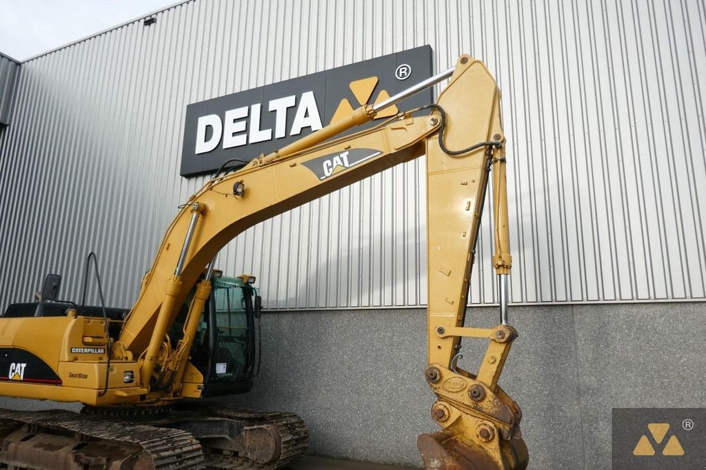 Kettenbagger du type Caterpillar 318CL, Gebrauchtmaschine en Zevenbergen (Photo 11)