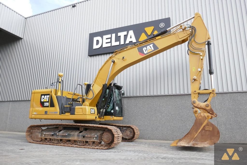 Kettenbagger du type Caterpillar 320, Gebrauchtmaschine en Zevenbergen (Photo 9)