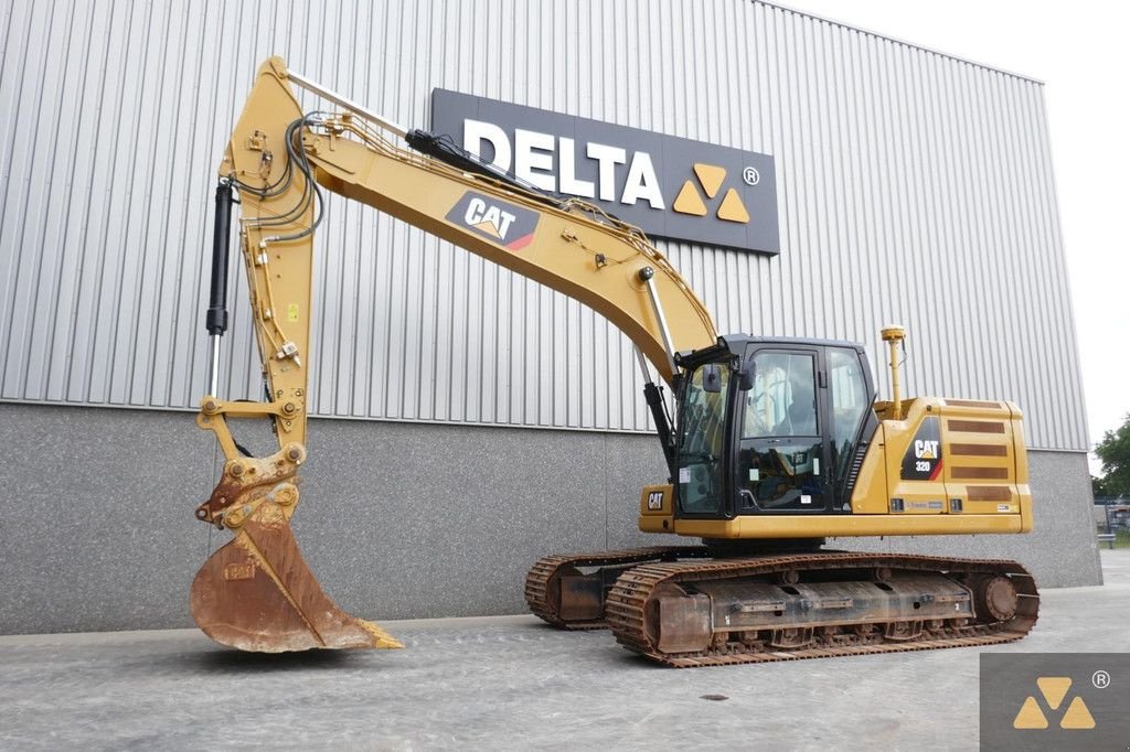 Kettenbagger of the type Caterpillar 320, Gebrauchtmaschine in Zevenbergen (Picture 3)