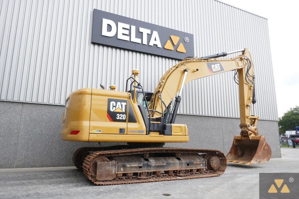 Kettenbagger du type Caterpillar 320, Gebrauchtmaschine en Zevenbergen (Photo 5)