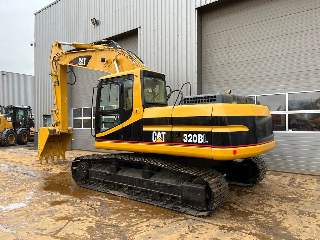 Kettenbagger of the type Caterpillar 320B, Gebrauchtmaschine in Velddriel (Picture 3)