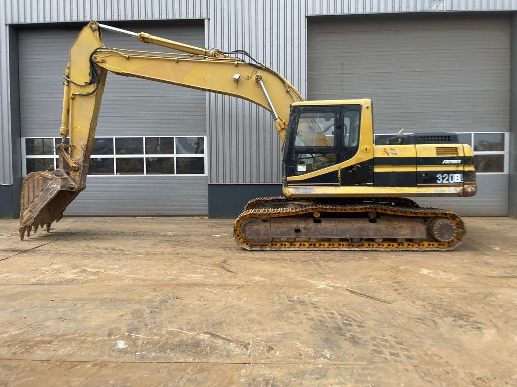 Kettenbagger of the type Caterpillar 320BL - Including bucket with teeth / hammerlines, Gebrauchtmaschine in Velddriel (Picture 1)