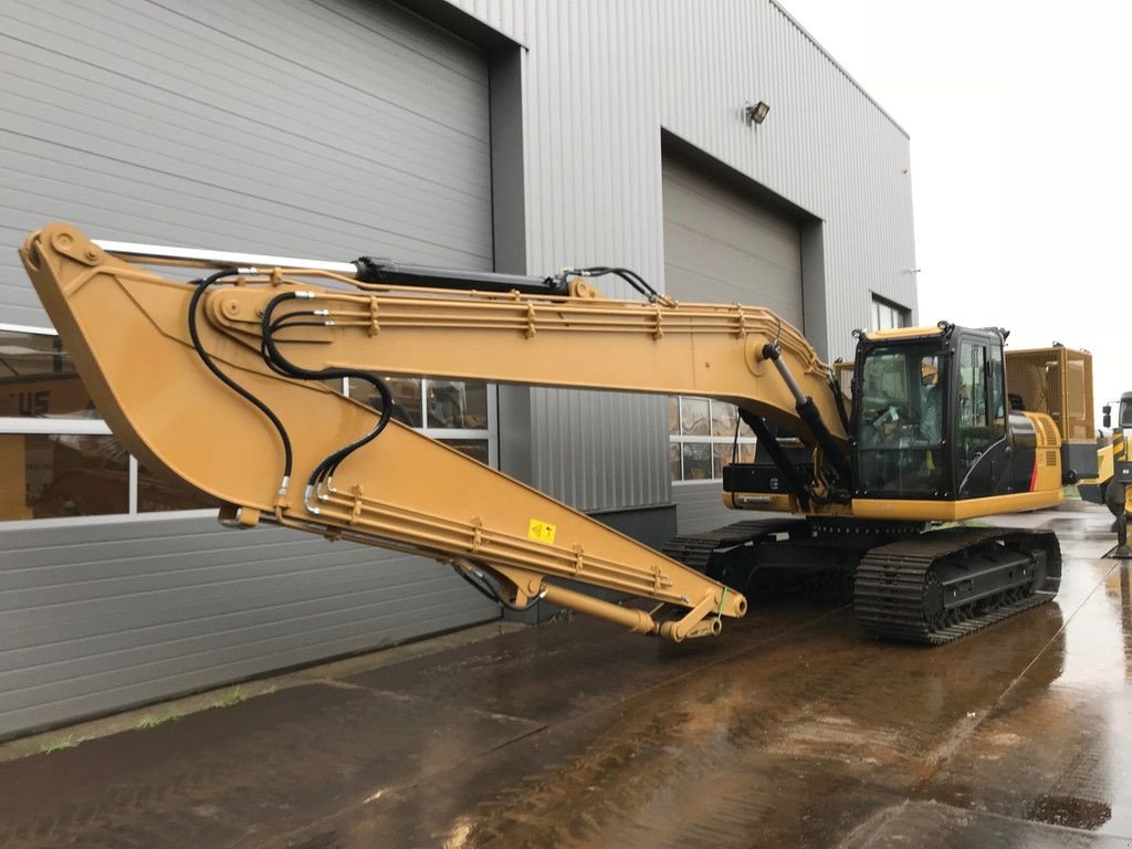 Kettenbagger of the type Caterpillar 320D2 Hydraulic excavator + power pack, Neumaschine in Velddriel (Picture 2)