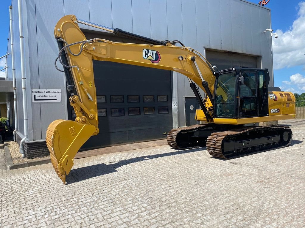 Kettenbagger of the type Caterpillar 320D3 GC, Neumaschine in Velddriel (Picture 4)