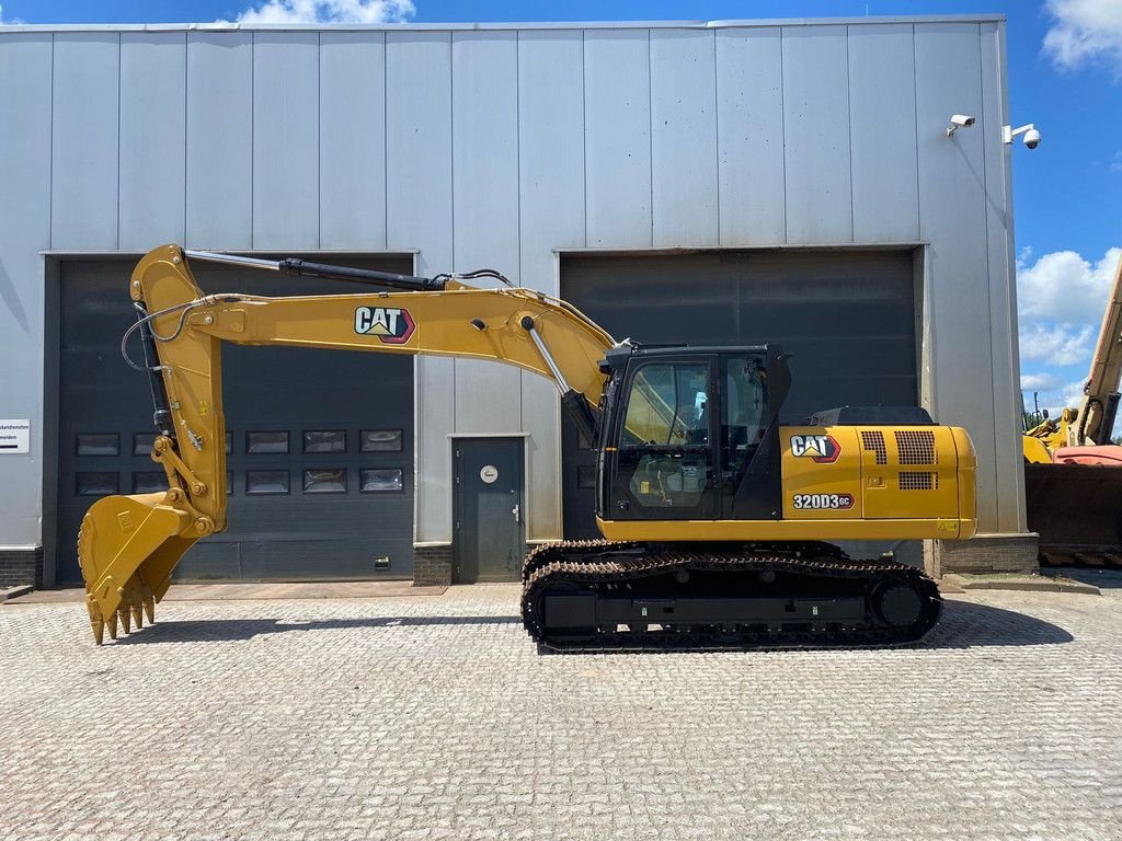 Kettenbagger of the type Caterpillar 320D3 GC, Neumaschine in Velddriel (Picture 1)