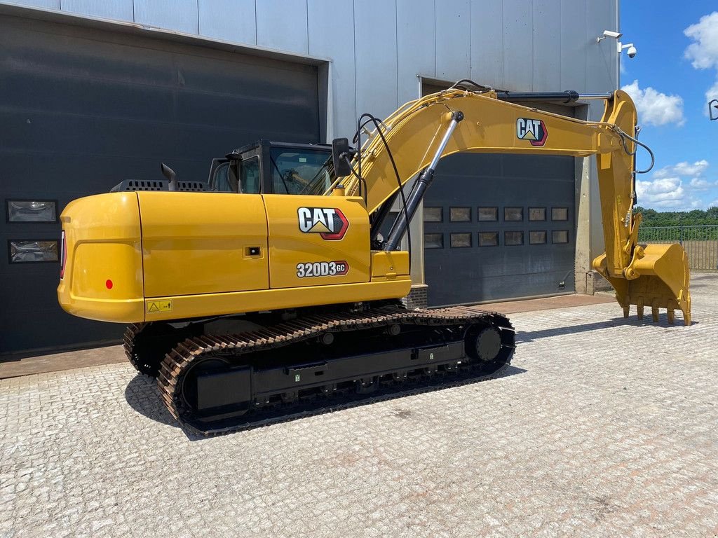 Kettenbagger of the type Caterpillar 320D3 GC, Neumaschine in Velddriel (Picture 8)