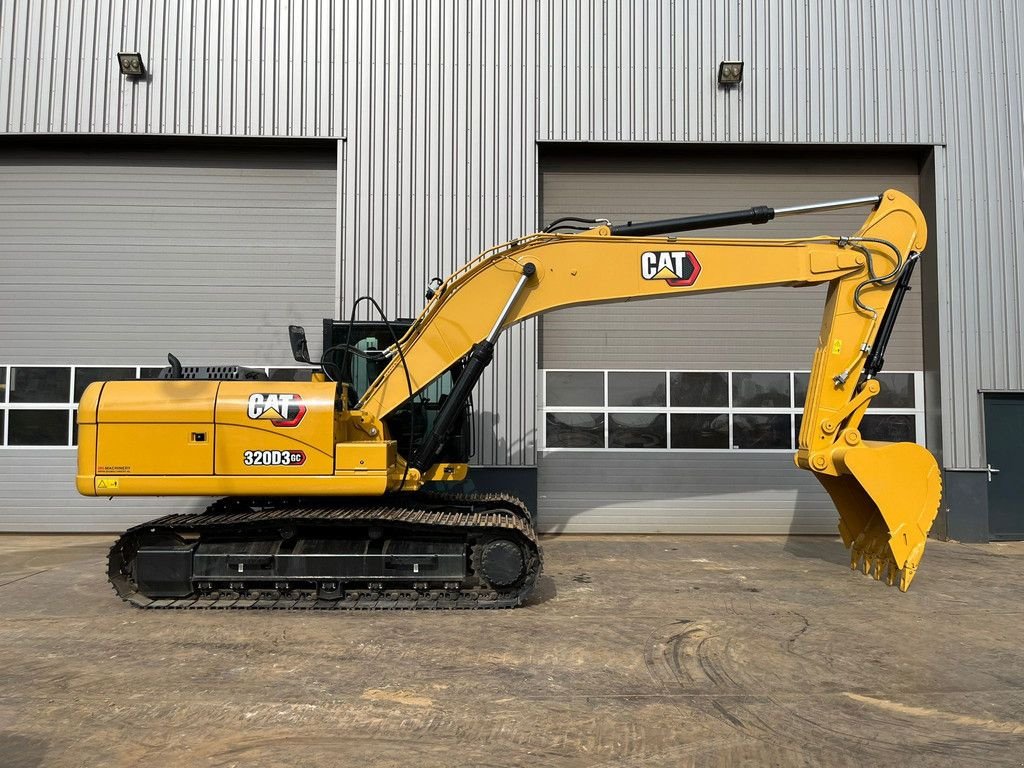 Kettenbagger of the type Caterpillar 320D3 GC, Neumaschine in Velddriel (Picture 7)