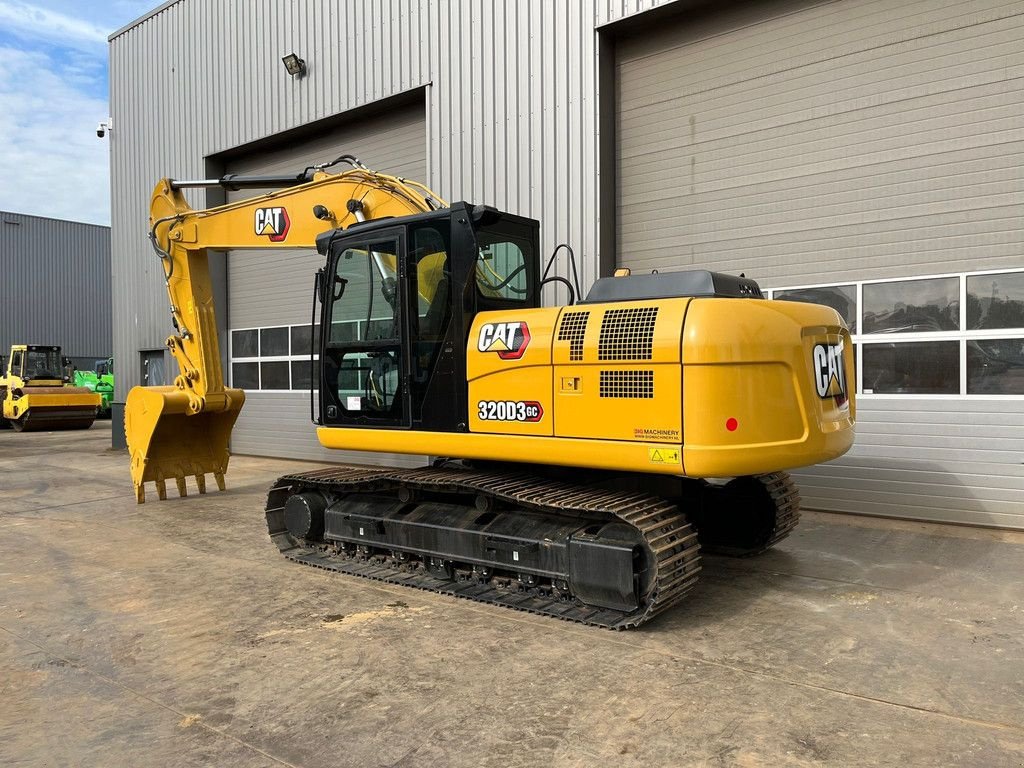 Kettenbagger of the type Caterpillar 320D3 GC, Neumaschine in Velddriel (Picture 3)