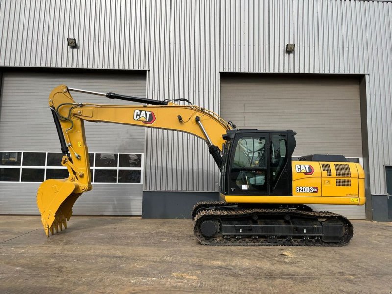 Kettenbagger of the type Caterpillar 320D3 GC, Neumaschine in Velddriel (Picture 1)