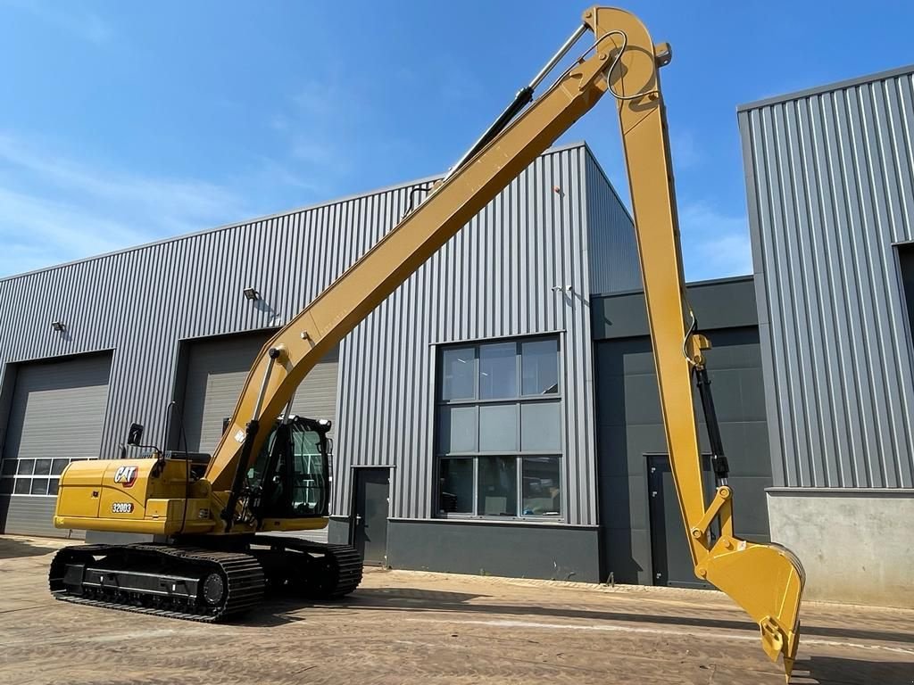 Kettenbagger of the type Caterpillar 320D3 LRE Long Reach boom Long Reach, Neumaschine in Velddriel (Picture 3)