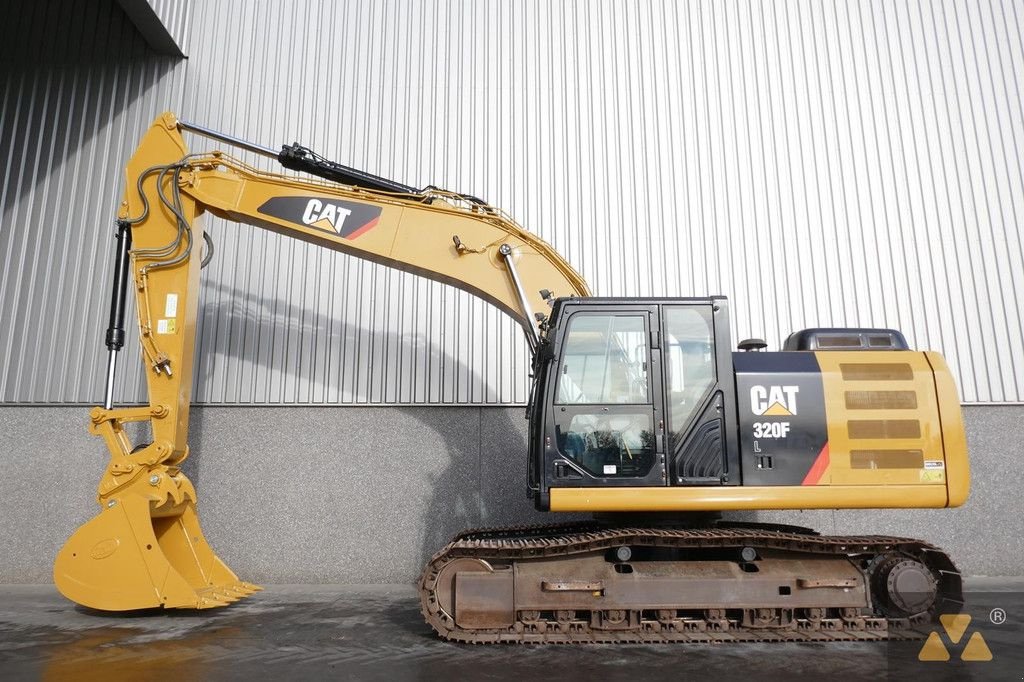 Kettenbagger of the type Caterpillar 320FL, Gebrauchtmaschine in Zevenbergen (Picture 1)