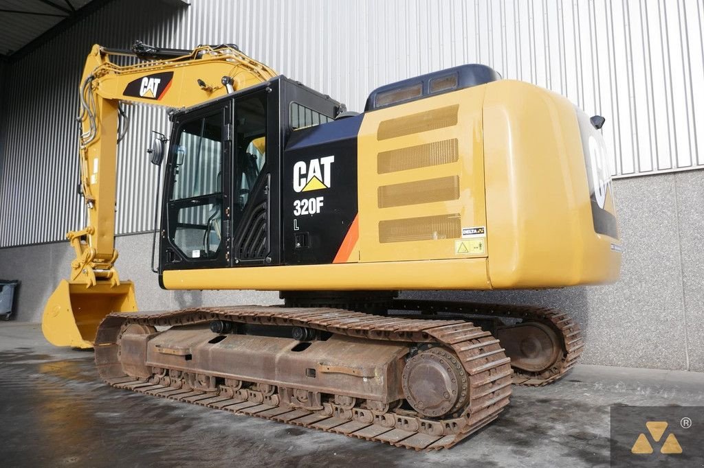 Kettenbagger del tipo Caterpillar 320FL, Gebrauchtmaschine In Zevenbergen (Immagine 4)