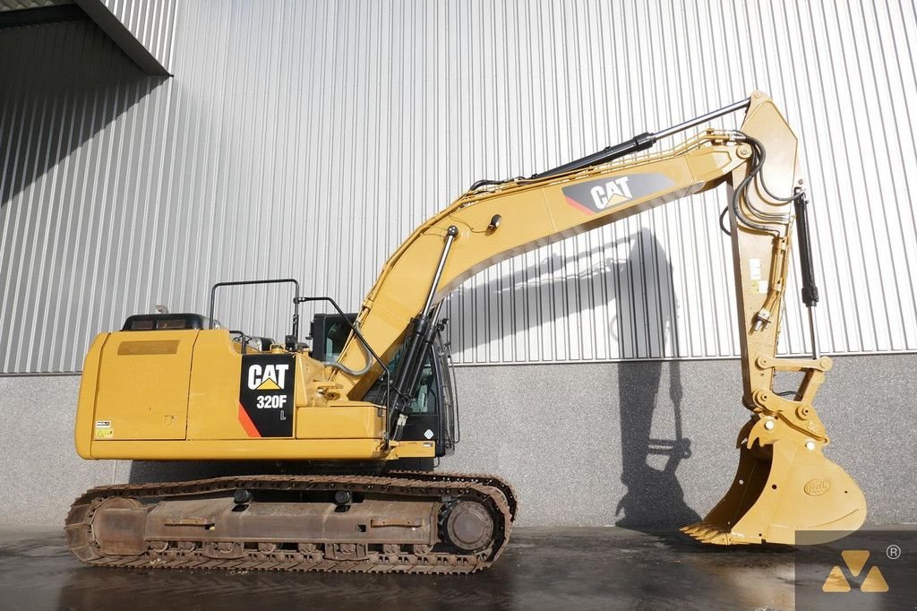 Kettenbagger of the type Caterpillar 320FL, Gebrauchtmaschine in Zevenbergen (Picture 2)