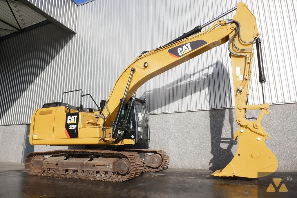 Kettenbagger del tipo Caterpillar 320FL, Gebrauchtmaschine In Zevenbergen (Immagine 9)